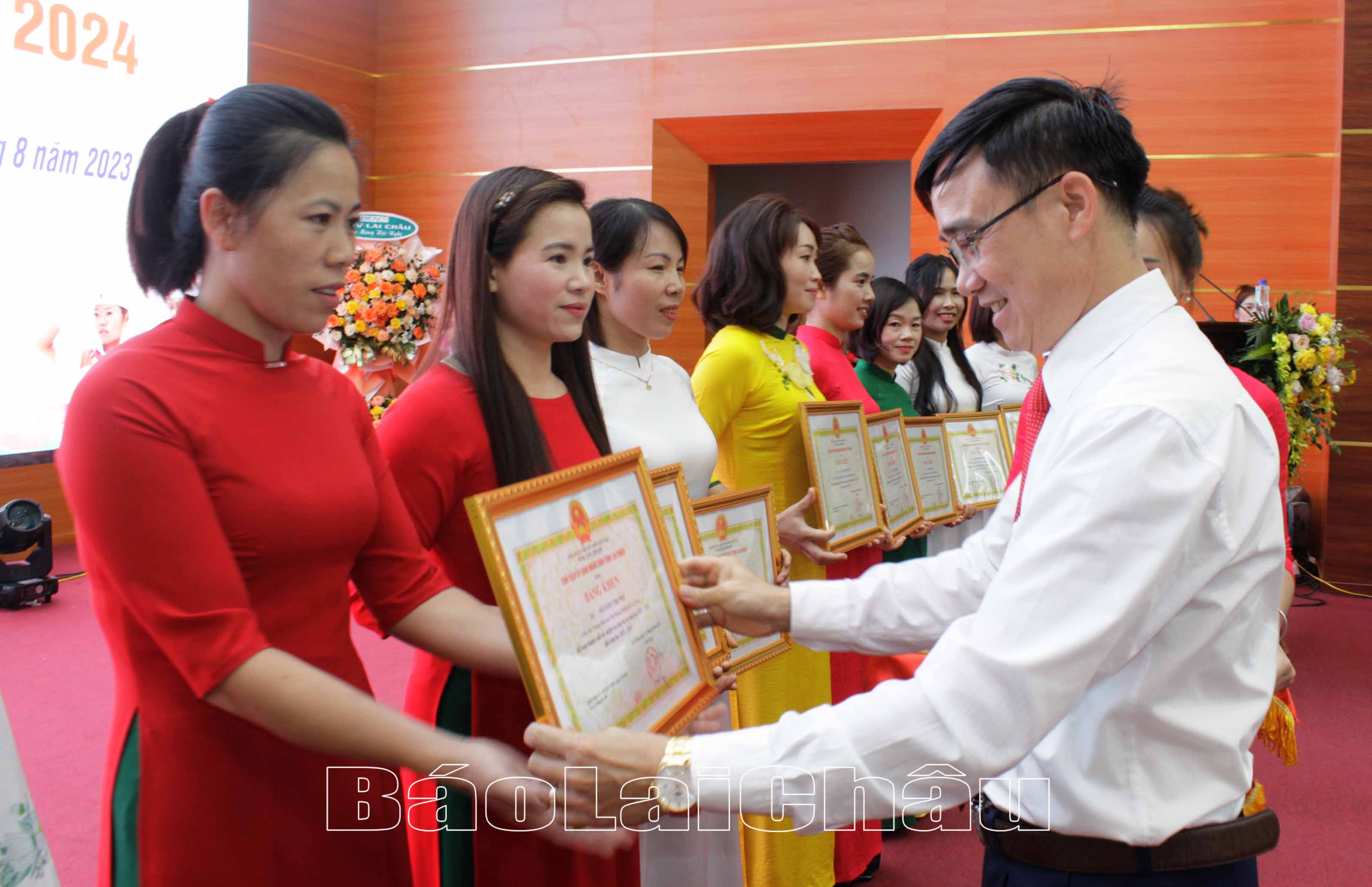 38 tập thể, 50 cá nhân được khen thưởng 